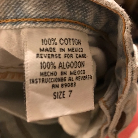 l.e.I. Denim Capris Size 7/8 - Picture 5 of 6